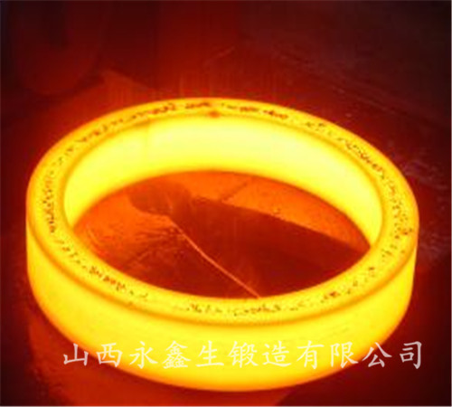 生产中的环形锻件
